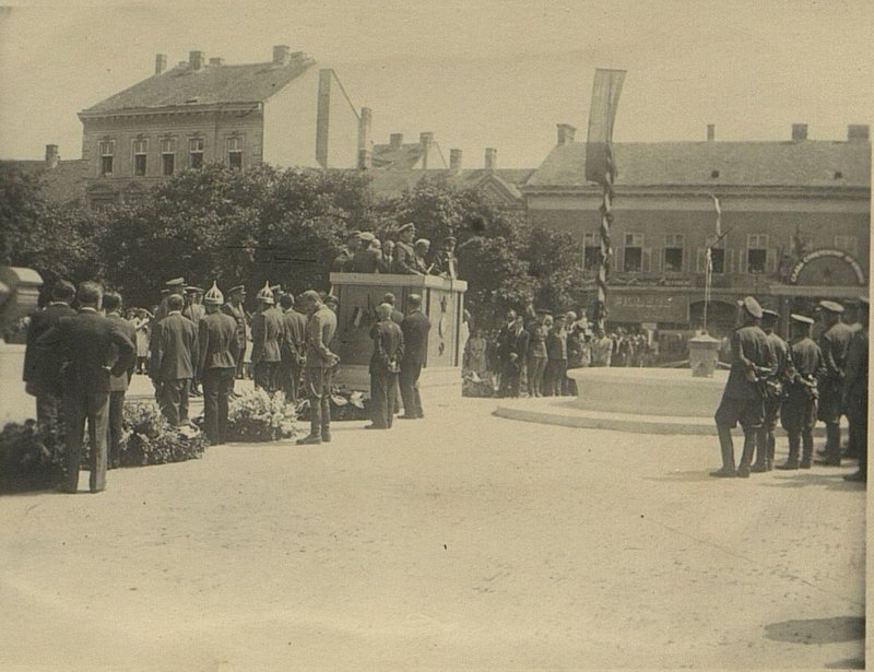Фотография: В день открытия памятника
