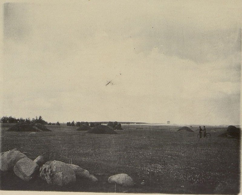 Image: Military burial of unknown soldiers, on the road Sopotskino-Grodno at the 9th kilometer , 70 m to the left of the road