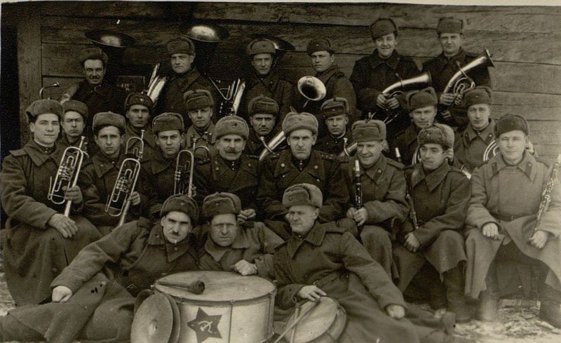 Фотография: Полковой оркестр: (январь 1945 г.)