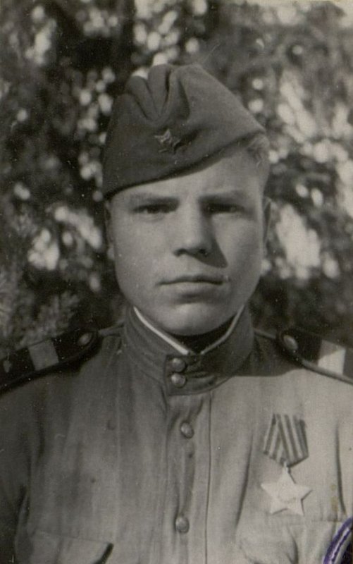 Фотография: Командир башни старший сержант Жуков М.С.