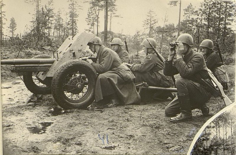 Image: Gun crew anti-tank detachment Senior Sergeant Smirnov, who destroyed [...] the White Finns with 2 heavy machine guns, 5 residential dugouts