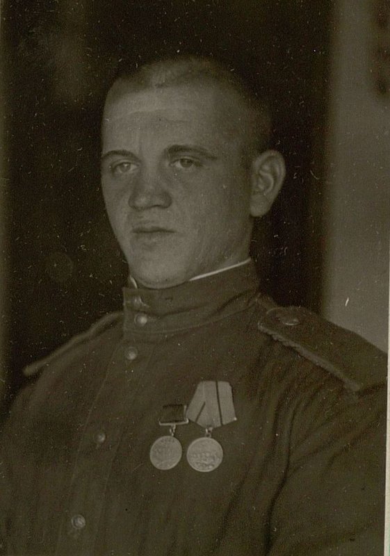 Image: VMZ Zis-5 driver, private V.P. Strubchevsky In 1944-45 he filled 4129 aircraft with oil