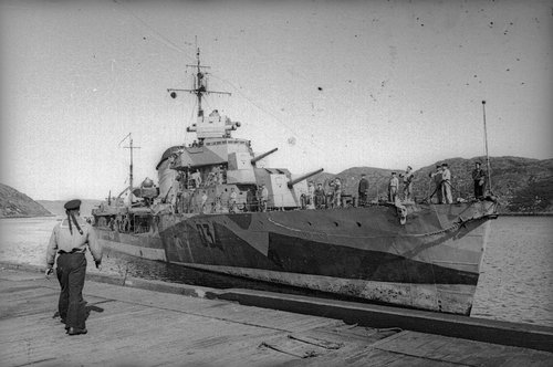 Эсминец «Грозный» у пирса и в море. Северный флот