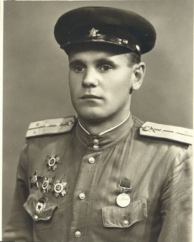 Фотография: Начальник связи полка Гвардии капитан Добровольский С.Л.