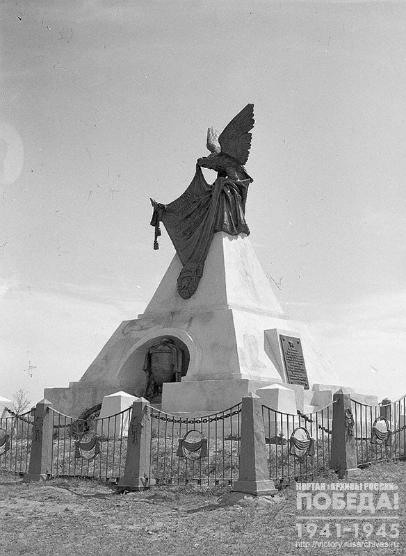 Памятник героям Великой Отечественной войны на Острой могиле в Луганске (Автор В.И. Мухина)