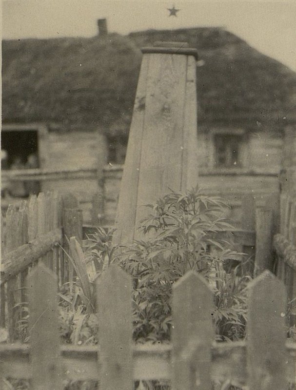 Image: Single grave No. 1 of an unknown soldier, Byelorussian SSR, Grodno region, Radunsky district, Yakubovsky village council, village Yakubovtsy