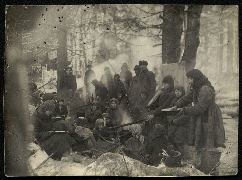 Original image: The family of Perkov, Pekhtyareva, Kulagina preparing horse meat dinner