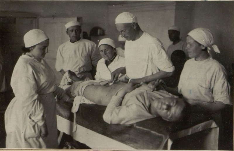Image: Senior surgeon consultation