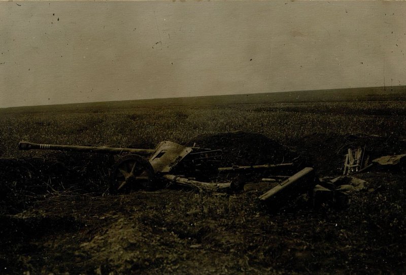 Фотография: 88 мм противотанковое орудие, уничтоженное 9.7.43 г. в районе Согласный 4-ой батареей 125 ПАП 12 АД РГК