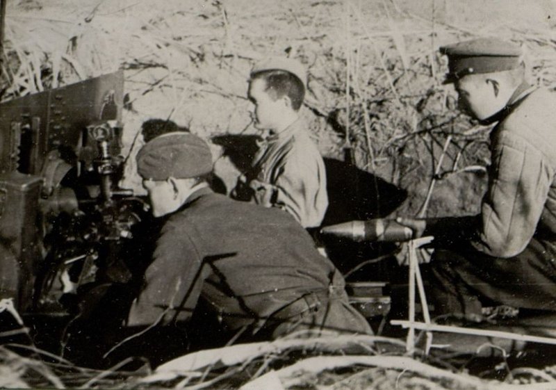 Image: Gunners 188 separate anti-tank battalion gunner sergeant FS Tokarev, castle VP Budyukin and loading sergeant Zhenyanov G.A.