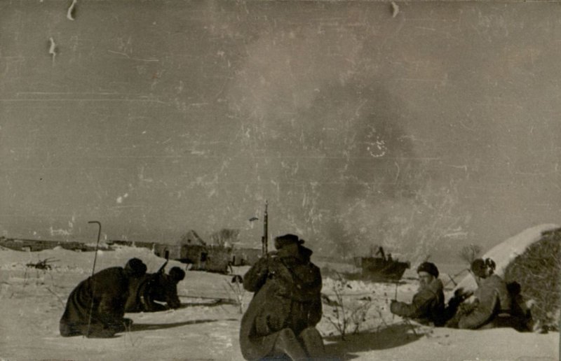 Image: Comrade Denisov's sappers clearing mines on the road