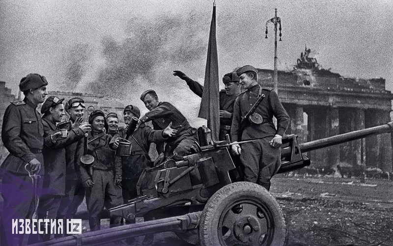 Солдаты Красной армии у Бранденбургских ворот