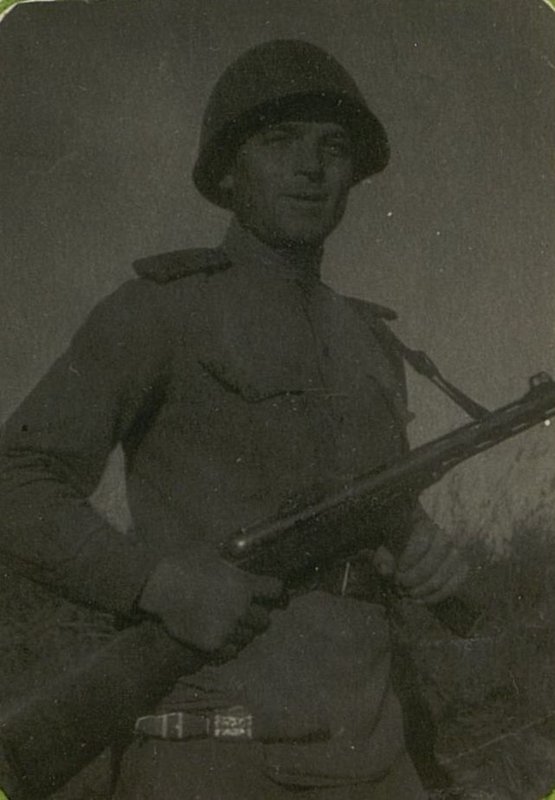 Фотография: Старший Сержант товарищ Шаранов В.Н. Им подорвано 3 вражеских ДЗОТ и уничтожено 9 японских солдат