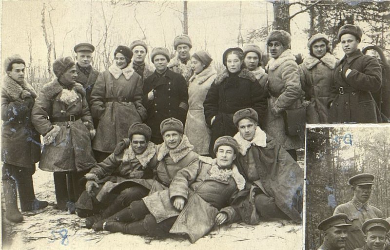 Фотография: Армейский ансамбль песни и пляски, выступавший в 3-й бригады моряков