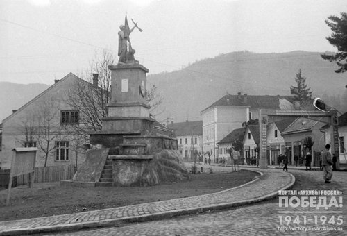 Памятник народному герою Закарпатья О.Борканюку, замученному в 1942 году немецкими захватчиками
