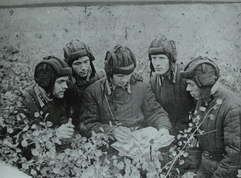 Tankmen volunteers of the first company from the Chelyabinsk Tractor Plant 