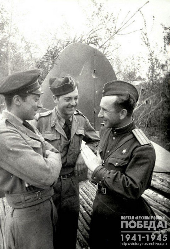 Major A. Matisov talks to the pilots of the "Fighting France" "Normandy" operating in the Air Force of the Red Army