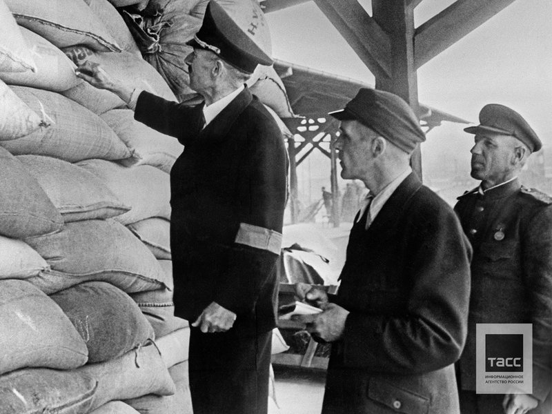 Revision of the German warehouse by a representative of the Soviet Command
