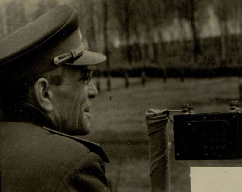 Фотография: Выступление на митинге командира дивизии Генерал-Майора Ворожейкина