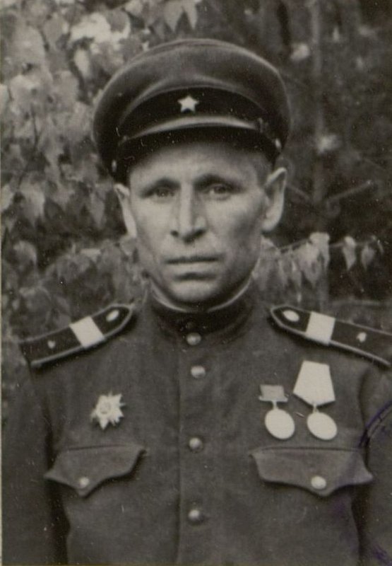 Фотография: Командир ремонтного отделения старший сержант Комогоров Н.А.