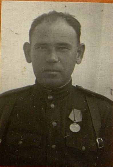 Фотография: Инструктор по учету партийных документов капитан Сальников К.Х.