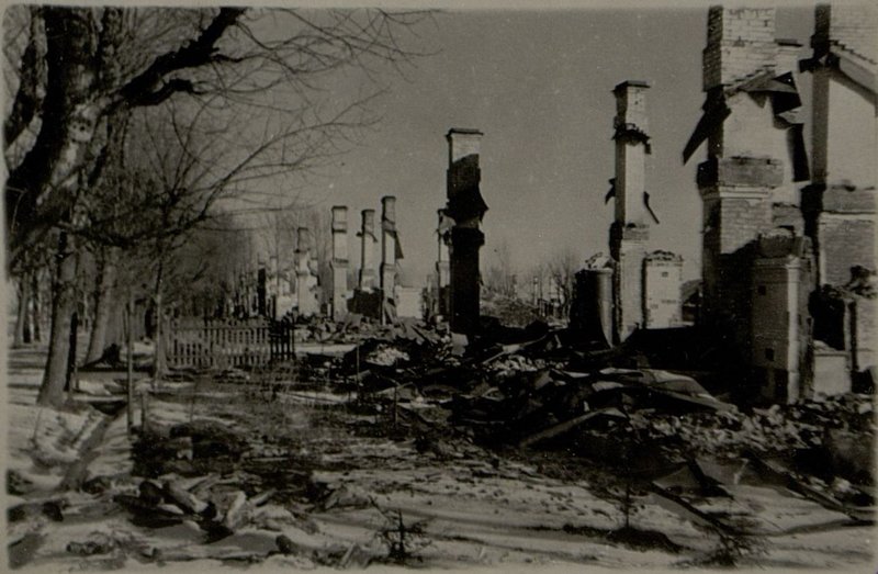 Фотография: Разрушенные дома жилого квартала в г. Дно