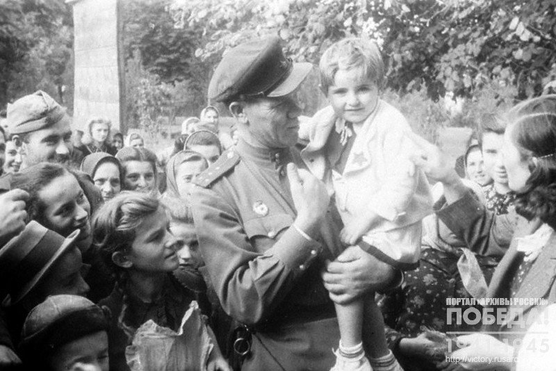 Guards captain S.Ivanov among inhabitants of a Yugoslavian village