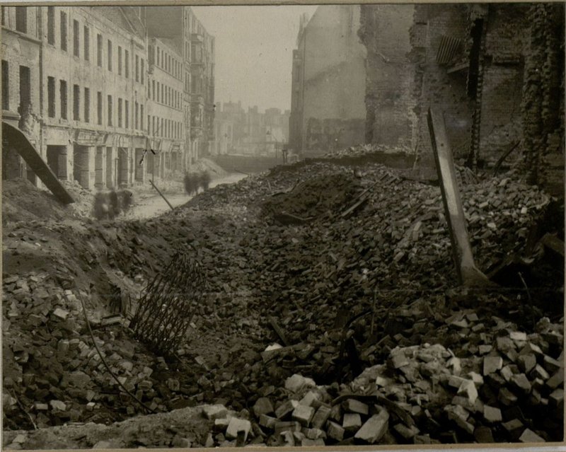 Фотография: Развалины Кенигстрелкового батальонарга после бомбардировочных ударов нашей авиации