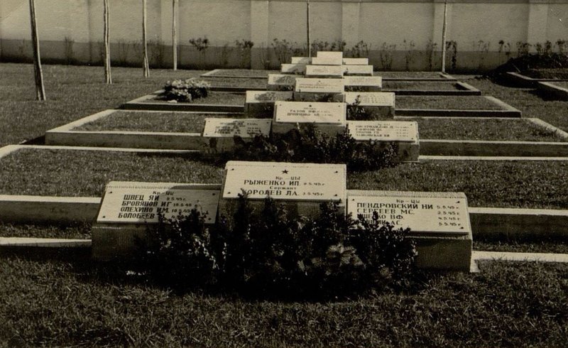 Фотография: г. Баден предместье г. Вена. Братские могилы на воинском кладбище