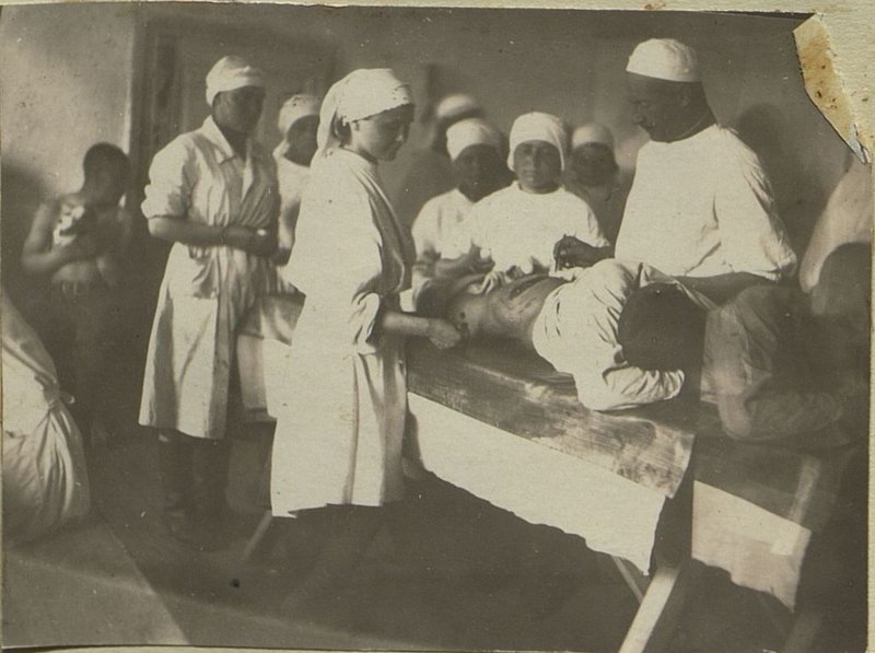 Image: Consultation with a leading surgeon