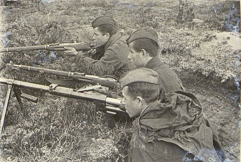 Image: Anti-tank crew Anti-tank weapons