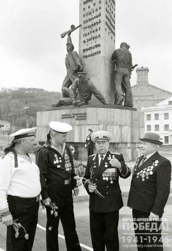 Veterans of the Dniepr Military Flotilla during a meeting in Victory Park on the day of the 42nd anniversary of the Victory