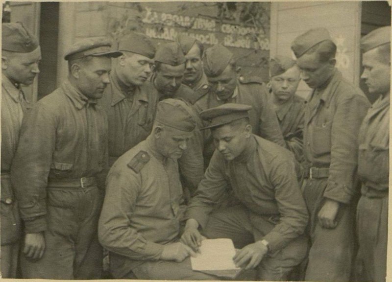 Фотография: Подписка на 4-й Государстенный Военный Заем II роты