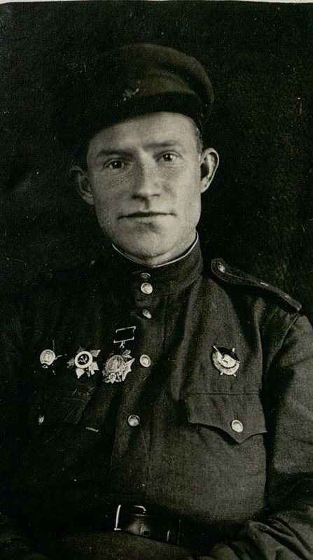 Фотография: Старший лейтенант Михаил Алексеевич Кухмин, коммунист