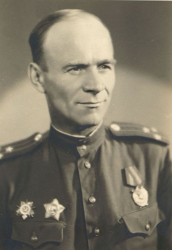 Фотография: Командир 335 Стрелкового ордена Богдана Хмельницкого 2 степени полка полковник Манжосов Александр Устинович