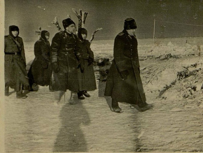 Фотография: Стрельбище части посетил заместитель Командующего Южным Военным Округом Генерал-майор товарищ Дементьев в сопровождении командира  12 запасного стрелкового батальона Генерал-Майора товарищ Ворожейкина