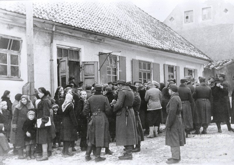 Latvian volunteers and workers leave the Assembly hall after the radio broadcast of the speech of Lieutenant General A. Vlasov