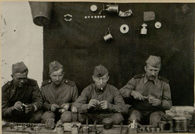 Фотография: Изделия слесарно-жестяной мастерской за 1944-45 год по ГЛР 1702