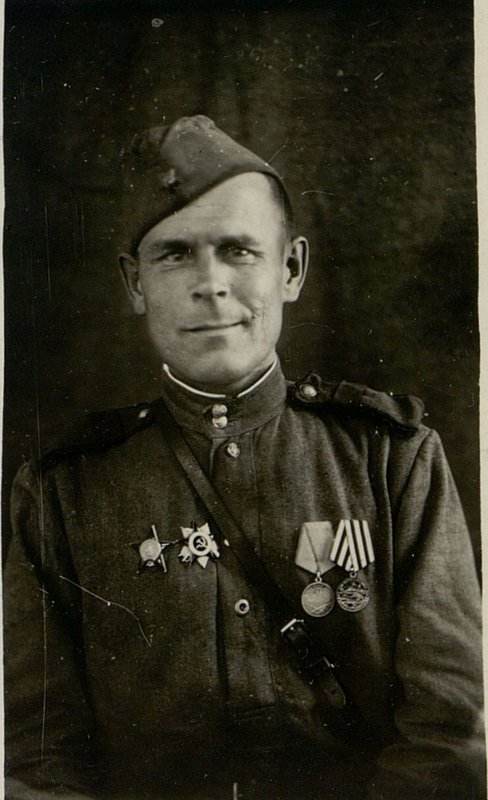 Фотография: Старший сержант Андрей Петрович Евграфов, коммунист, ветеран дивизии