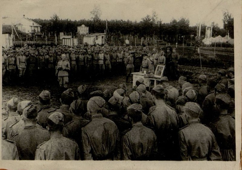 Фотография: Митинг в подразделении капитана Кузахметова, посвященный победе над Германией