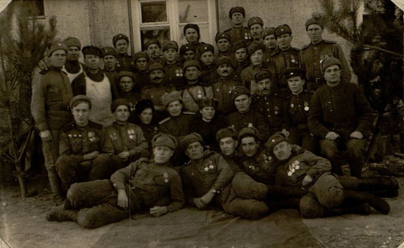 Фотография: Коллектив отдыхающих в недельном доме отдыха бригады (Вост. Пруссия)