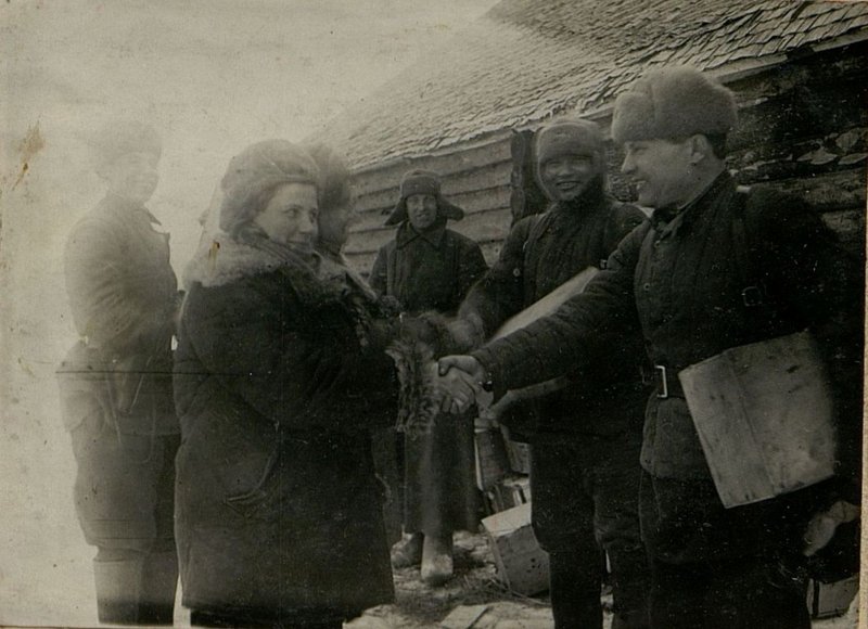 Image: The military commissar of the 912th rifle regiment, battalion commissar Comrade Sadovnikov, was handed a parcel - a gift from the Yaroslavl workers