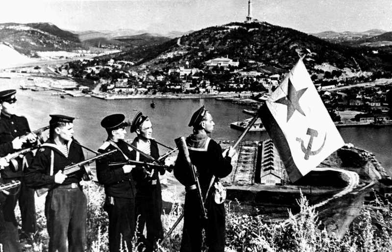 Sailors of the Pacific Fleet raising the navy flag over Port Arthur