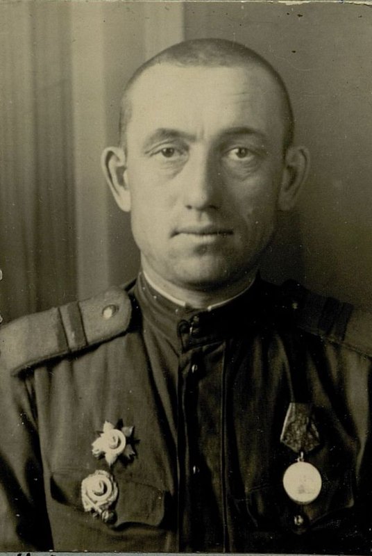 Фотография: Наводчик орудия 1 батареи младший сержант Косинов И.С.