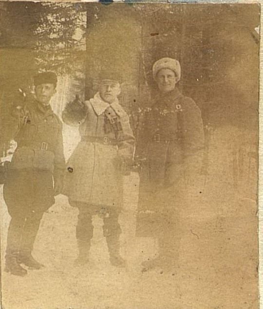 Фотография: "На боевом участке" командир полка подполковник Войтулевич с командиром 1 батальона капитаном Авраменко