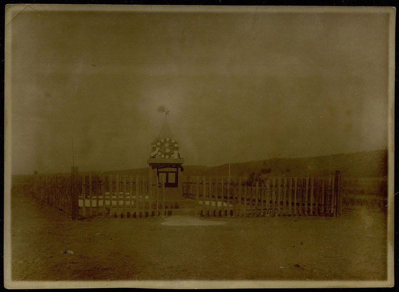 Original image: Mass grave, Sunue city, in the square