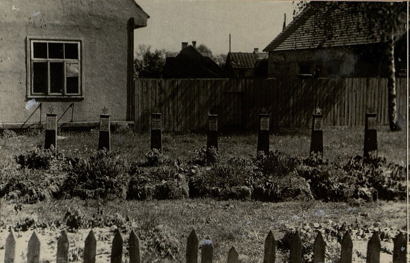 Фотография: Индивидуальные могилы