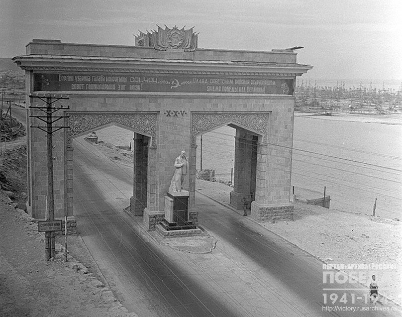 Арка в городе Баку, воздвигнутая в честь Победы в Великой Отечественной войне