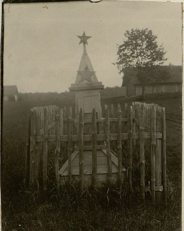 Image: Military burial, Krivichsky district, Osovsky village council, village Yanushevo