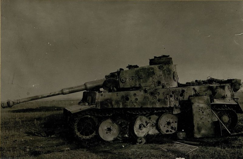 Image: German tank "Tiger", destroyed by artillery of the 2nd fighter division in the Teploe area